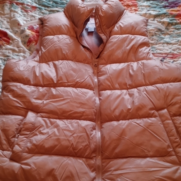 Old Navy vest size large tan or cream color - Picture 5 of 6